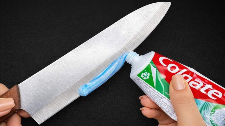 Questo semplice gesto rende i coltelli affilatissimi in un minuto…