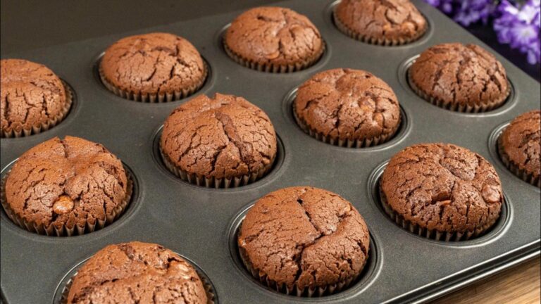 Questo semplice gesto trasforma muffin normali in deliziosi brownie… non puoi resistere!