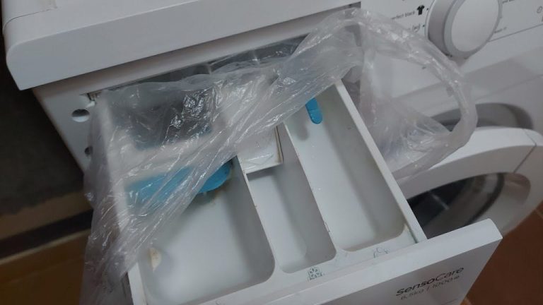 Mettilo nel cassetto della lavatrice prima di avviarla: scopri perché