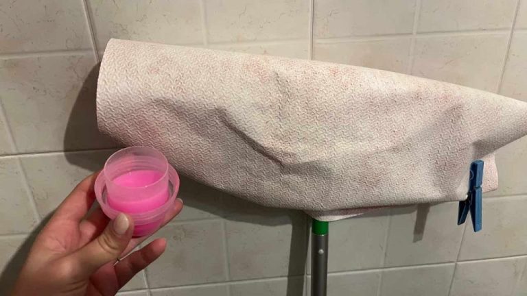 Con questo trucco, le piastrelle rimangono brillanti e pulite per mesi