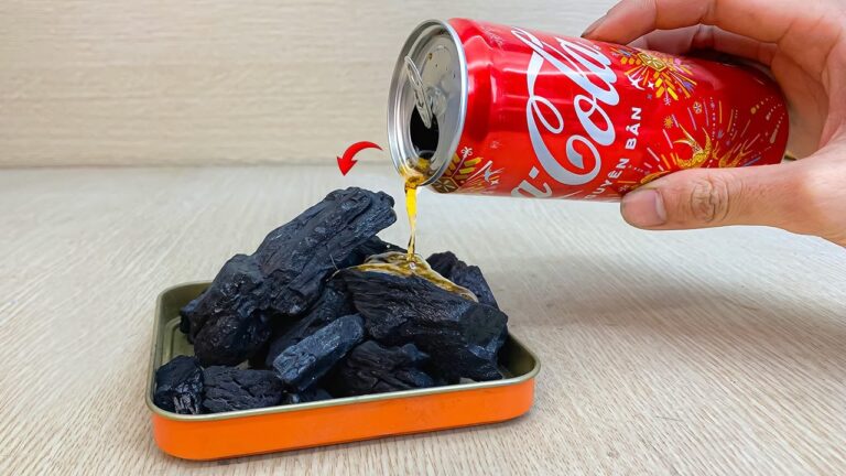 Scopri 5 sorprendenti usi della Coca Cola con il carbone dopo i 50 anni!